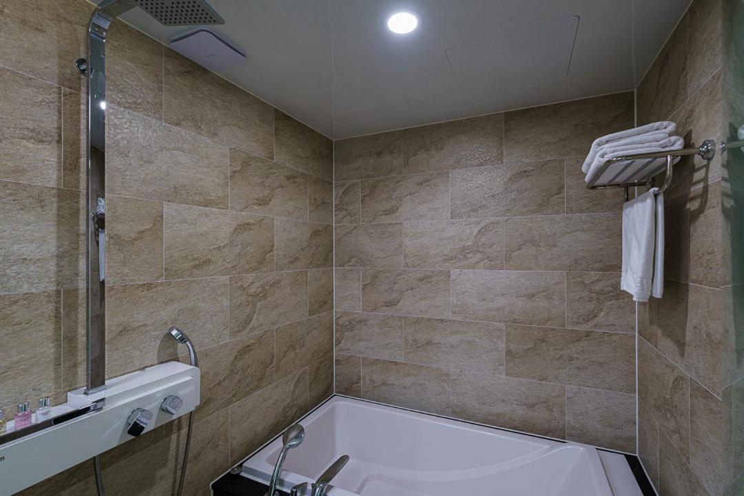 Raonstay In Perla Hotel Jinju Exterior foto